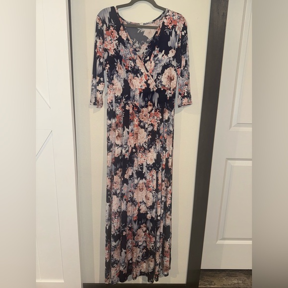 Maternity Floral V-Neck Maxi Dress - Picture 1 of 3